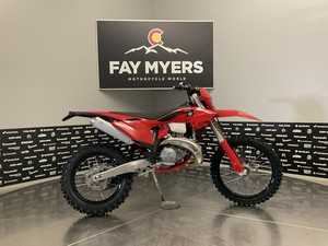 Moto Enduro Monocylindre Haute Performance 2 Temps GASGAS <span class=keywords><strong>EC</strong></span> <span class=keywords><strong>300</strong></span> 50 CV avec Suspension WP XPLOR – Modèle 2027 Très Soigné - Product Image 3