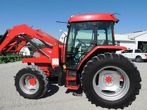 รถแทรกเตอร์ฟาร์ม McCormick CX75 70 แรงม้า ขับเคลื่อน 4 ล้อ ระบบเกียร์ พร้อมส่วนประกอบหลัก (เครื่องยนต์ ปั๊ม เกียร์บ็อกซ์) - ผลผลิตสูง มีจำหน่าย - Product Image 2