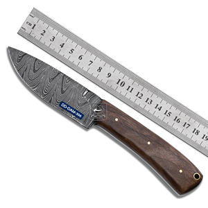 Cuchillo de Caza Personalizable Hecho a Mano DD-DAM-395, Hoja de Acero de Damasco de 0.20 Pulgadas de Grosor, Mango de Madera de Nogal Exótico, Cuero Repujado - Product Image 2