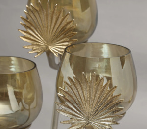 Portavelas de metal elegante para una decoración sofisticada Portavelas de metal elegante para un ambiente moderno - Product Image 3