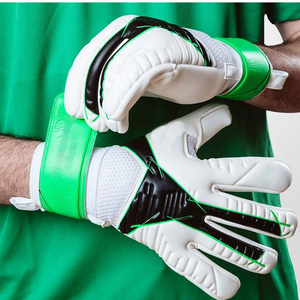Gants de gardien de but de football noir et vert en cuir PU, doigts entièrement protégés, antidérapants, respirants, avec fermeture auto-agrippante réglable - Product Image 5