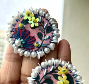 ต่างหูประดับลูกปัดหลายเม็ด ทำมือ งานสั่งทำพิเศษ สำหรับผู้หญิง เหมาะสำหรับงานเทศกาล งานปาร์ตี้ ราคาดีที่สุด ต่างหูลูกปัด ผลิตในอินเดีย - Product Image 6