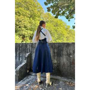 Vestido vaquero midi azul sencillo al por mayor, moderno y elegante - Product Image 1