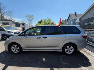 Toyota Sienna L 2020, 7 Pasajeros, Tracción Delantera - Product Image 4