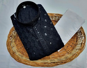 NOUS PRÉSENTONS LA KURTA TRADITIONNELLE ET LOURDE DES HOMMES GARDANT NOS TRADITIONS INDIENNES EN VIE... UN KURTA À LA FOIS - Product Image 3