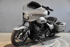 Harley-Davidson Usada del 2023 ®   CVO ™   Street Glide ®   FLHXSE disponible para la venta - Product Image 6