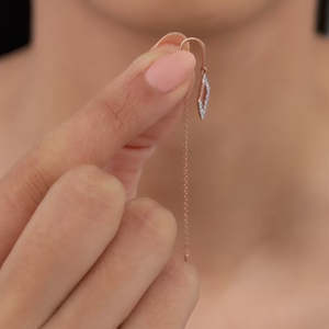 Boucles d'oreilles en diamant Manorama Sui Dhaaga en or rose, conçues pour les femmes qui adorent la mode élégante et luxueuse - Product Image 2