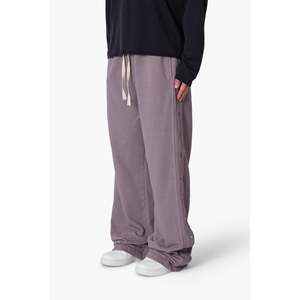 Pantalon en molleton de coton surdimensionné avec cordon de serrage contrastant et poches à rabat latérales - Product Image 4