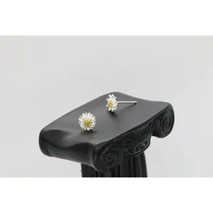 Orecchini a lobo stile vintage Daisy in oro 18 carati bianco e oro rosa con motivo animale - Regalo di Natale con confezione regalo B15 - Product Image 6