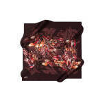 Écharpe carrée florale en crêpe de soie satinée bordeaux - Product Image 3