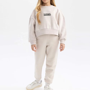 Dernier modèle de vêtements d'hiver pour filles Prix de gros OEM Ensemble pantalon de survêtement et sweat-shirt de couleur unie - Product Image 5