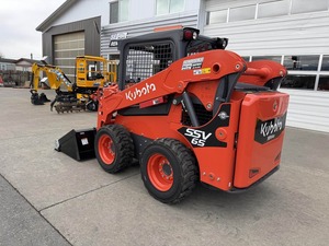 รถตักล้อยางแบบสกิดสเตียร์ Kubota SSV65 เครื่องยนต์ดีเซล ขายดี รถตักล้อยางแบบสกิดสเตียร์ Kubota SSV65 เครื่องจักรก่อสร้าง ราคาถูก - Product Image 3