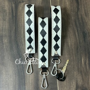 Cadeau d'affaires personnalisé de luxe Commande en gros Service OEM Logo personnalisé Bracelet porte-clés Bracelet de luxe en cuir à carreaux véritable - Product Image 1