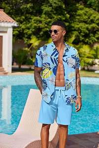 Ventes en gros de chemises et shorts d'été personnalisés de style hawaïen pour hommes, ensembles à manches courtes avec imprimé floral - Product Image 4