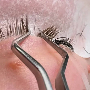 Pince à épiler écologique de précision pour l'isolation des cils avec pointes ultrafines pour une application parfaite de la séparation des cils - Product Image 4