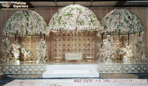 Mur de bougies en métal de scène de mariage or moderne Prestige pour les mariages chrétiens et les cérémonies de réception à Atlanta - Product Image 4