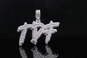 Pendentif Hip Hop en Acier Inoxydable de Haute Qualité Personnalisé avec Diamants Glacés - Product Image 2