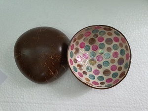 Top Seller Polished Colorful Polka Dots Eco-friendly <b>Coconut</b> <b>Shell</b> Bowl for Decor Dinnerware Sets Perfect for Presents Made - Product Image 2