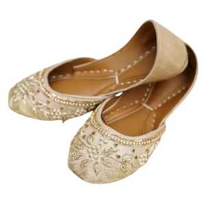 Rajasthani Folk Art Broderie Mojaris Conception De Mariée Personnalisée Juttis Brodé Velours Punjabi Jutti Chaussures par LUXURY CRAFTS - Product Image 1