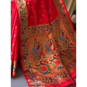 ชุดส่าหรีงานแต่งงานผ้าไหมปาธานีสีแดงสวยงาม ประดับด้วยงานปักดิ้นทอง พร้อมเสื้อคลุม  พร้อมสวมใส่ - Product Image 3