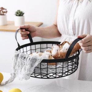 Cesta de frutas de hierro de pergamino blanco con marco de hierro pesado atractivo de granja y diseño antiguo perfecto para uso en encimera - Product Image 4