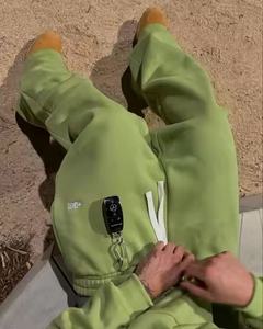 Fabricantes de ropa con logotipo personalizado, chándal a juego de peso pesado, conjunto de pantalones de chándal esenciales para correr de alta calidad para hombre - Product Image 4