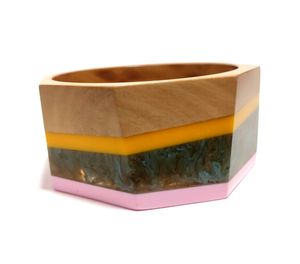 กำไลข้อมือเรซิ่นและไม้ทรงเรขาคณิตทำมือ |   สร้อยข้อมือไม้หกเหลี่ยมเหลี่ยมเพชรพลอย |   เครื่องประดับหลากสีสัน กำไลข้อมือหลากสี - Product Image 1