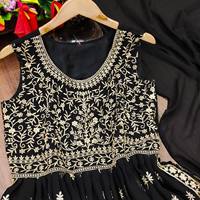Haute qualité pakistanais tyle salwar kameez avec travail brodé lourd spécial fête porter nouveau design nyra coupe robe sharara ensemble