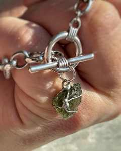 Bracelet en cristal de moldavite véritable météorite article cadeau pour anniversaire pierre précieuse naturelle avec effet de changement de couleur - Product Image 5