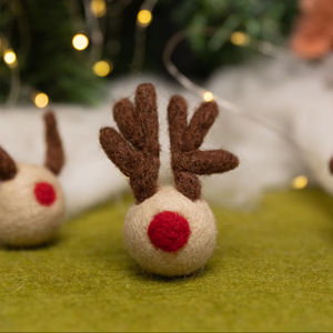 Cabeza de Reno de fieltro de 3cm para adorno de árbol de Navidad puramente fieltro a mano por la lana NZ ecológica de los artesanos nepaleses - Product Image 1