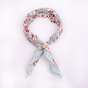 Bandana en coton floral fait main, léger, écologique, respirant, à nouer, en tissu doux imprimé au bloc, lavable, toutes tailles - Product Image 5