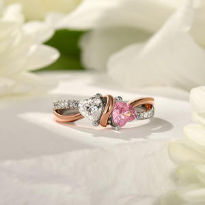 แหวนหมั้นรูปหัวใจสองสีแบบบิดเกลียว Jeulia Amore Custom - Product Image 4