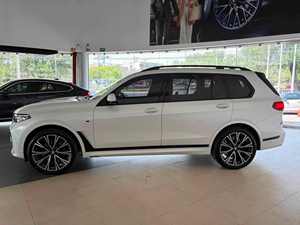 BMW X7 M50i 2024 USADO, Blanco, Diésel, Turbo, Automático, SUV, Vista Frontal, Exhibición en Sala de Exposiciones, con Asientos de Cuero - Product Image 4