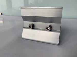 Mini Riel Solar con Sistema de Fijación Combinado Cliplock y Montaje en Suelo, Fácil Instalación en Techos Metálicos, Material ABS y Aluminio - Product Image 5