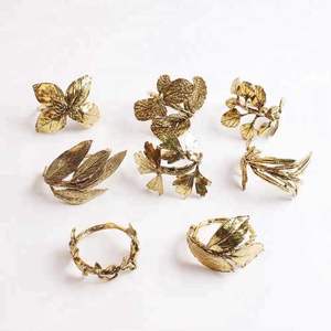 Elegante servilletero de metal con cuentas con perlas, cristales, piedras para fines de decoración de mesa de comedor glamorosa - Product Image 5