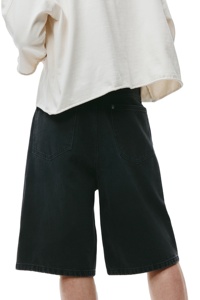 Shorts en jean pour homme coupe droite vintage, délavé clair, respirant, 100% coton, style streetwear, collection automne - Product Image 2