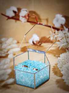 Boîte à bijoux en verre de forme hexagonale de la meilleure qualité avec cadre en argent, parfaite pour ranger bagues, colliers et accessoires fins - Product Image 3
