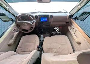 Toyota Land Cruiser 79 Double Cabin Pickup Truck usato del 2019 |   4.5L 4WD |   Trasmissione Manuale |   Pronto per l'esportazione - Product Image 2