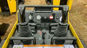 จัดส่งฟรี DIGGIT SCL850 รถตักล้อยางขนาดเล็ก ได้รับการรับรอง EPA CE พร้อมมอเตอร์ไฮดรอลิก TCM ปั๊มแกนกลาง กระปุกเกียร์ - Product Image 6