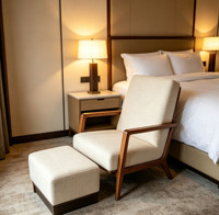 Chaise d'hôtel avec repose-pieds en chêne massif recouvert de tissu - Mobilier commercial durable et écologique pour hôpital et usage extérieur