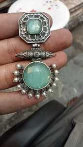 Colgantes temáticos tribales y antiguos hechos a mano personalizados con piedras adecuados para diseñadores de joyas tribales y nativos - Product Image 2