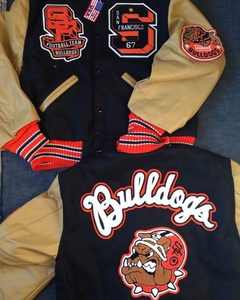 Chaqueta universitaria de lana multicolor personalizada para mujer con diseño elegante Chaqueta Letterman al por mayor para hombre con mangas de cuero - Product Image 4