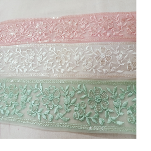 Rubans et lacets brodés à la machine sur mesure dans divers designs et 3 options de couleur pour robes de mariée - Product Image 1