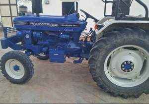 Tracteur à roues 2RM Farmtrac Champion d'occasion 2012 avec moteur et composants essentiels - Product Image 4