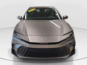 Nouveautés à prix réduits! Camry SE FWD 2.5L Hybride Automatique 2025 avec sièges en cuir, berline - Product Image 2
