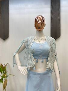 เสื้อเบลาส์สามชิ้นลายพลาสโซและเสื้อเชียร์พร้อมงานปักเลื่อมและงานกระจกจริง - Product Image 3