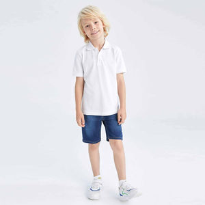 กางเกงขาสั้นสีฟ้าอ่อนแบบทำเก่าสำหรับเด็ก ขายส่ง กางเกงยีนส์คุณภาพสูงสไตล์ฮิปฮอป พร้อมป้ายยี่ห้อและขนาดตามสั่ง - Product Image 6