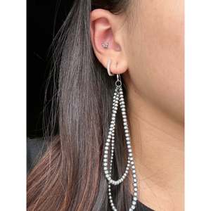 Boucles d'oreilles pendantes en argent sterling Navajo, design vintage goutte d'eau avec perle et diamant, pour mariages et fêtes - Product Image 4