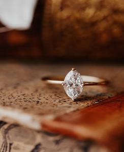 Bague de fiançailles solitaire en or blanc 14 carats avec 4 griffes EF Color VS Clarity de 0.45 carats - Product Image 1