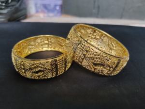 Bracelets nouvellement arrivés avec des bracelets à la mode de forme ronde plaqués or 22CT à vendre par les exportateurs indiens - Product Image 2